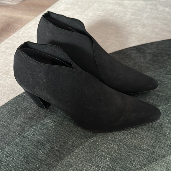 Stuart weitzman cute black pointed bootie like heels - Picture 2 of 2